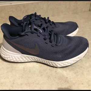 Excellent! Ladies Nike Revolution Shoes Sz6